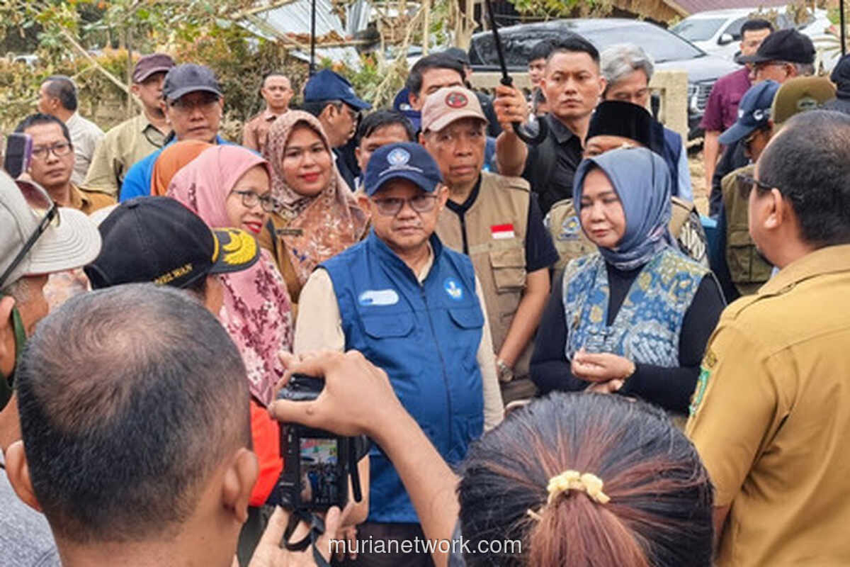 Mendikdasmen Abdul Mu’ti Sambangi SD Langkat yang Hancur Diterjang Longsor