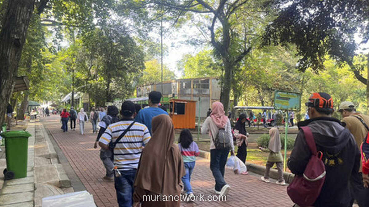 Ragunan Dibanjiri 28 Ribu Pengunjung di Pagi Natal, Diprediksi Tembus 50 Ribu