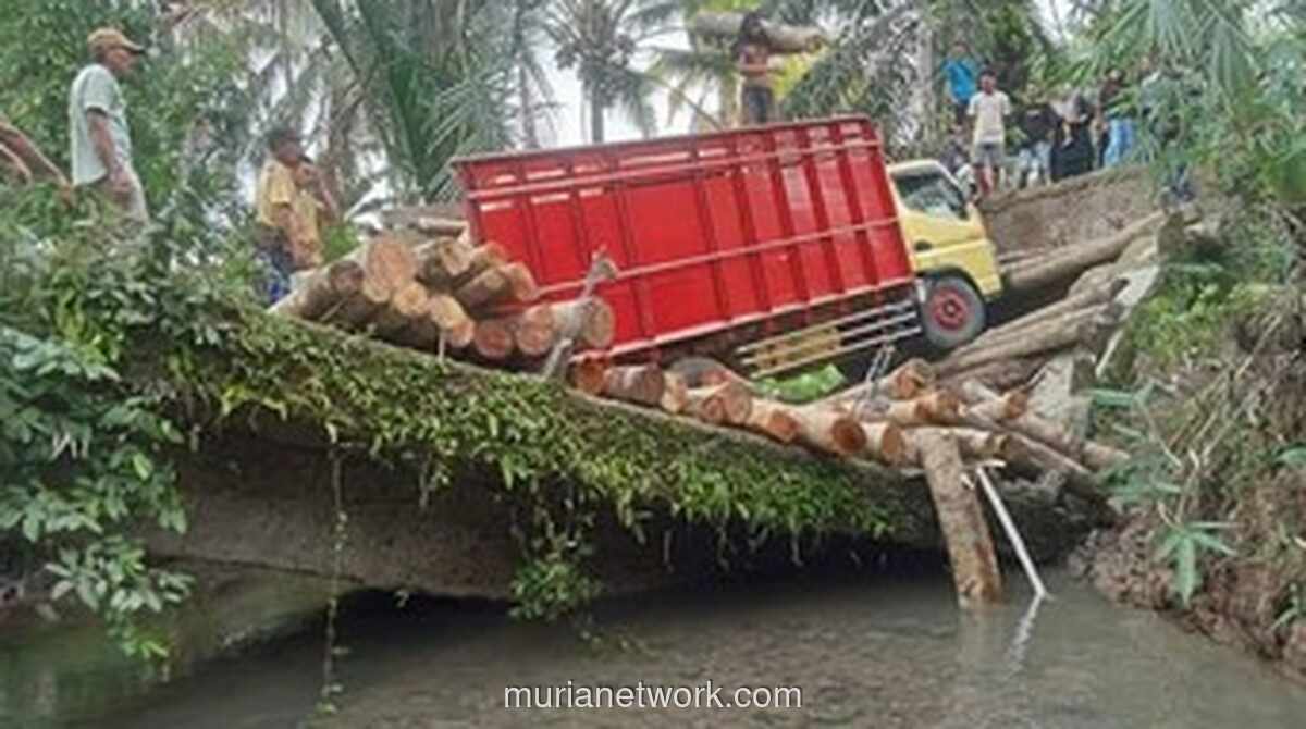 Jembatan Bobrok Ambruk, Tiga Desa di Pandeglang Terisolasi