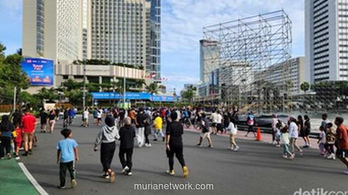 Malam Tahun Baru Jakarta: Drone Gantikan Kembang Api, Dana Hiburan Disalurkan untuk Korban Bencana