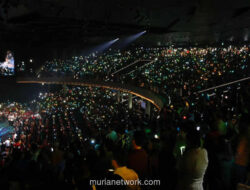 Hujan Deras Tak Halangi Ribuan Umat di Surabaya Rayakan Natal dengan Doa untuk Korban Bencana