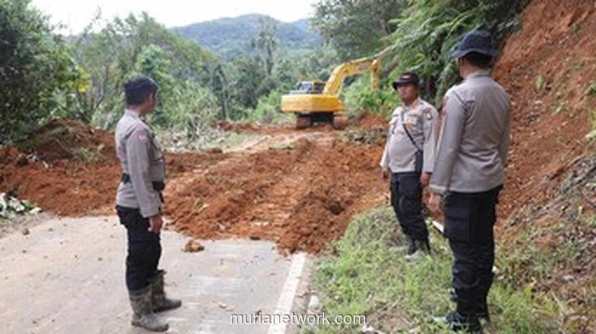 Gemuruh Alat Berat di Bukit Agam: Jalan Harapan Kembali Dibuka Setelah Seminggu Terisolasi
