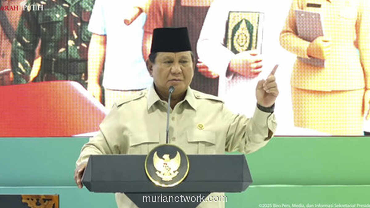 Prabowo Serahkan Kunci Rumah Subsidi ke Guru, Nelayan, hingga Tukang Pijat di Serang