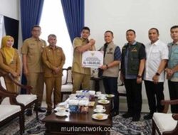 Wali Kota Pekanbaru Serahkan Bantuan Rp 1,5 Miliar untuk Korban Bencana Sumut