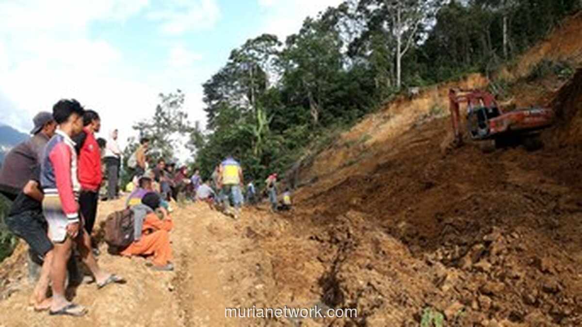 Longsor di One-one, Warga Terjebak di Tengah Hujan Tak Kunjung Reda
