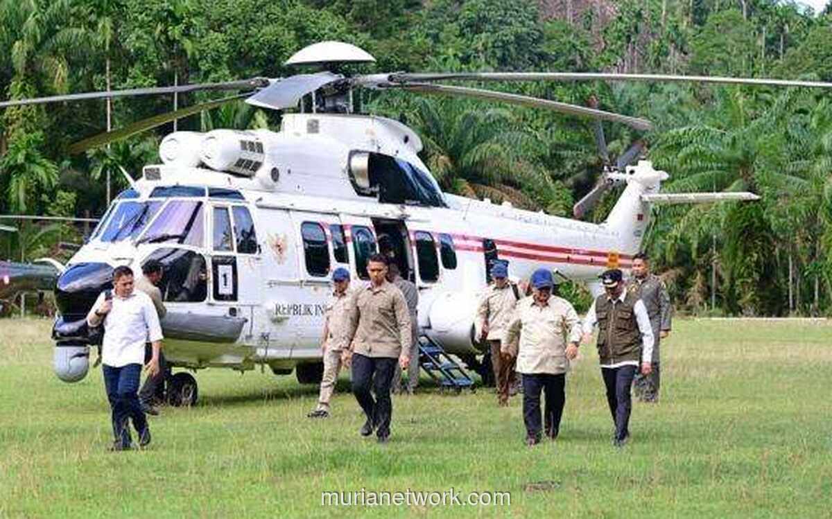 Prabowo Turun Langsung ke Agam, Hibur Anak-anak di Posko Pengungsian