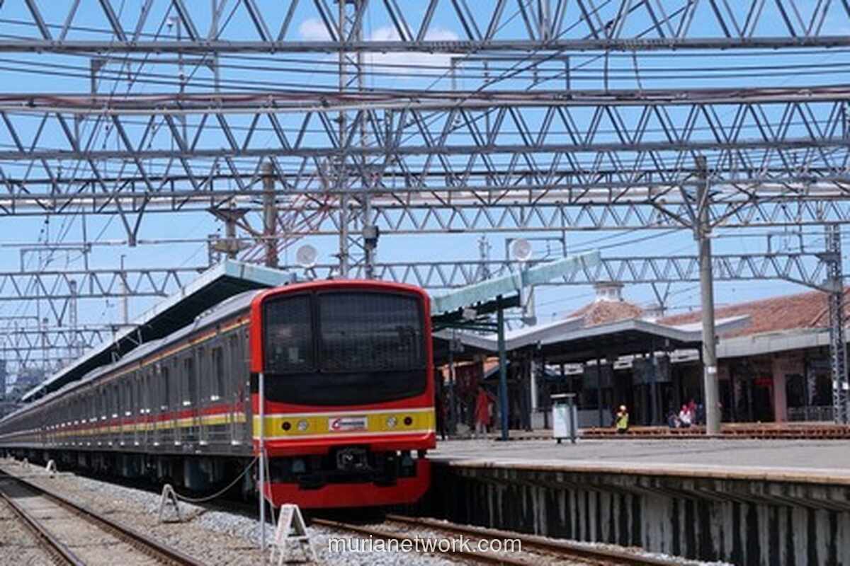 KRL Jabodetabek Siap Layani Penumpang Hingga Larut Malam di Malam Tahun Baru