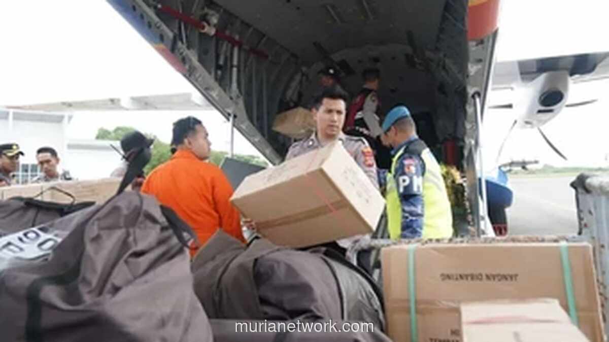 Komjen Fadil Imran Turun Langsung Bongkar Bantuan ke Desa Terisolasi Aceh Tamiang