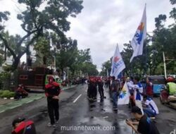 Buruh Serbu Balai Kota, Tuntut Kepastian UMP 2026