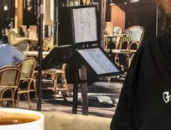 Kesalehan yang Gagap dan Moral yang Sunyi