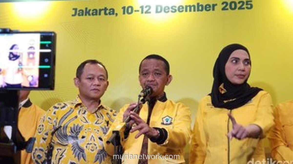 Bahlil Minta Kader Golkar Siapkan Payung Sebelum Bencana Datang