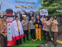 Polisi Naruto Ramaikan Pos Pengamanan Natal di Kota Tua