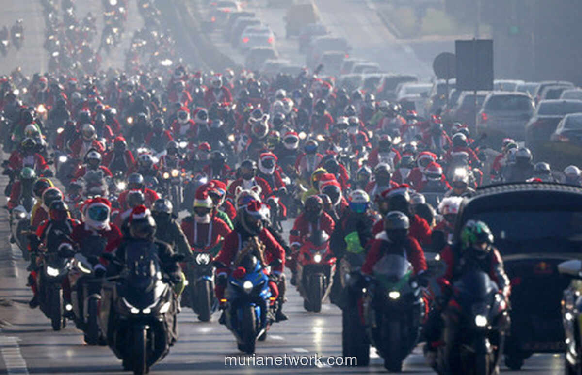 Sofia Berdengung: Rombongan Sinterklas Naik Motor Warnai Musim Natal