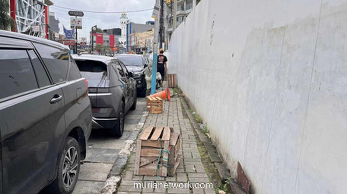 Trotoar Benhil Mirip Arena Halang Rintang, Perbaikan Baru Dimulai 2026
