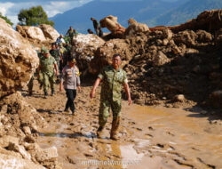 Wakil Panglima TNI Susuri Lumpur dan Banjir Setengah Meter di Aceh