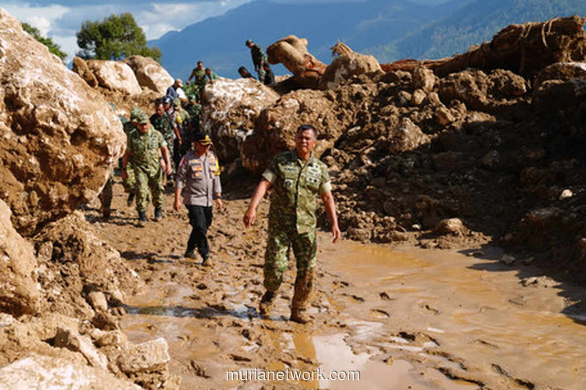 Wakil Panglima TNI Susuri Lumpur dan Banjir Setengah Meter di Aceh