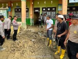 Kapolri Turun Langsung, 200 Personel Dikerahkan Bersihkan Puing Banjir Aceh Tamiang
