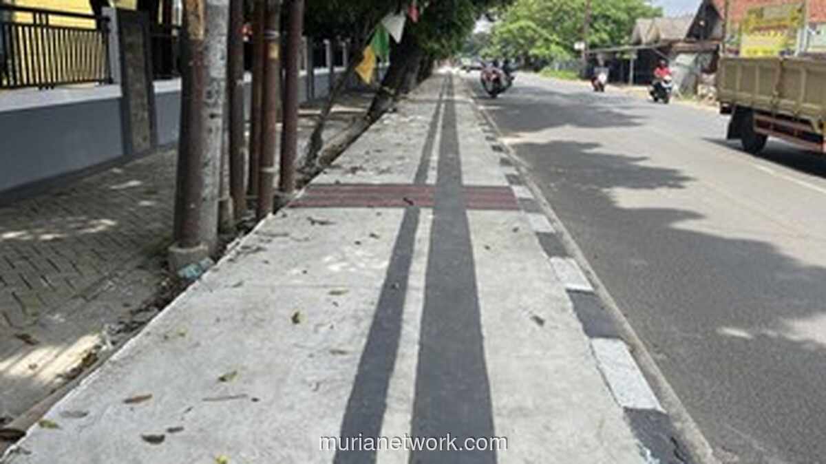 Trotoar Kuning yang Viral di Tangsel Kini Kembali Abu-abu, Guiding Block Masih Absen