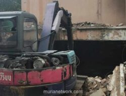Pekerja Tewas Tertimpa Reruntuhan Saat Bangunan Dibongkar di Kelapa Gading