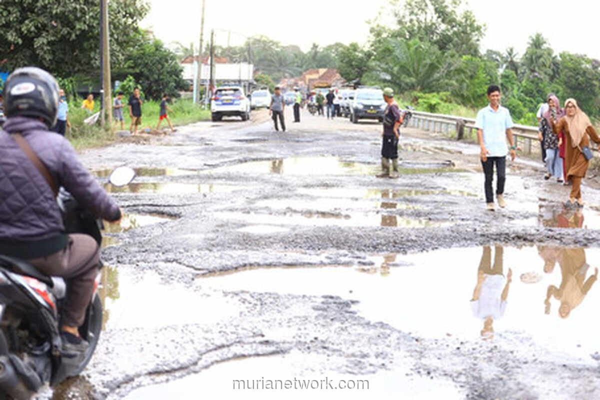 Deru Soroti Truk ODOL sebagai Biang Kerusakan Jalan Sekayu–Muara Beliti