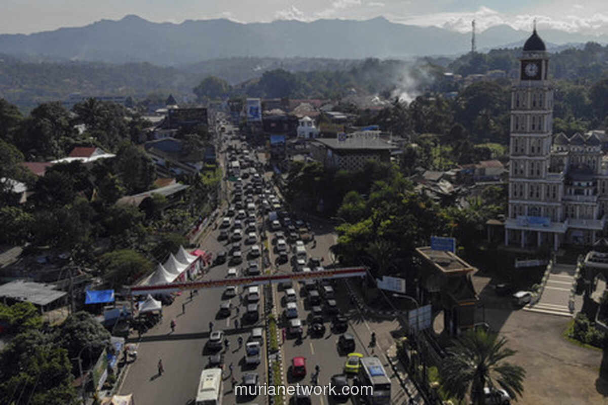 Puncak Kembali Tersendat, 2.900 Kendaraan Serbu Jalur Wisata di Pagi Natal