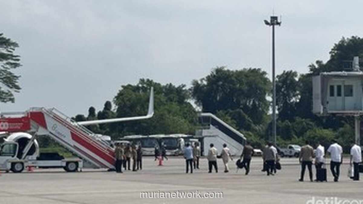 Prabowo Blusukan ke Posko Banjir Sumbar Usai Tinjau Sumut dan Aceh