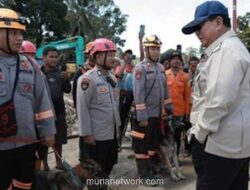 Prabowo Hentikan Mobil, Beri Apresiasi Langsung ke Tim Pencari Korban Batang Toru