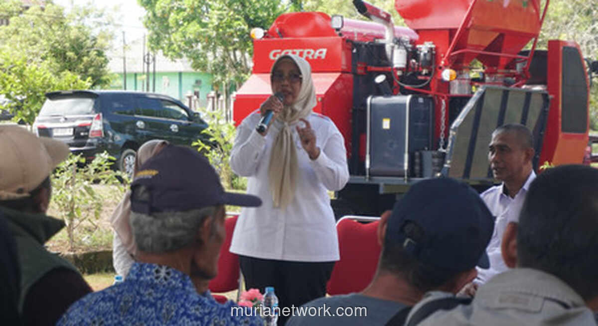 Bupati Erlina Serahkan Alsintan Senilai Rp 5,8 Miliar untuk Genjot Produktivitas Petani Mempawah