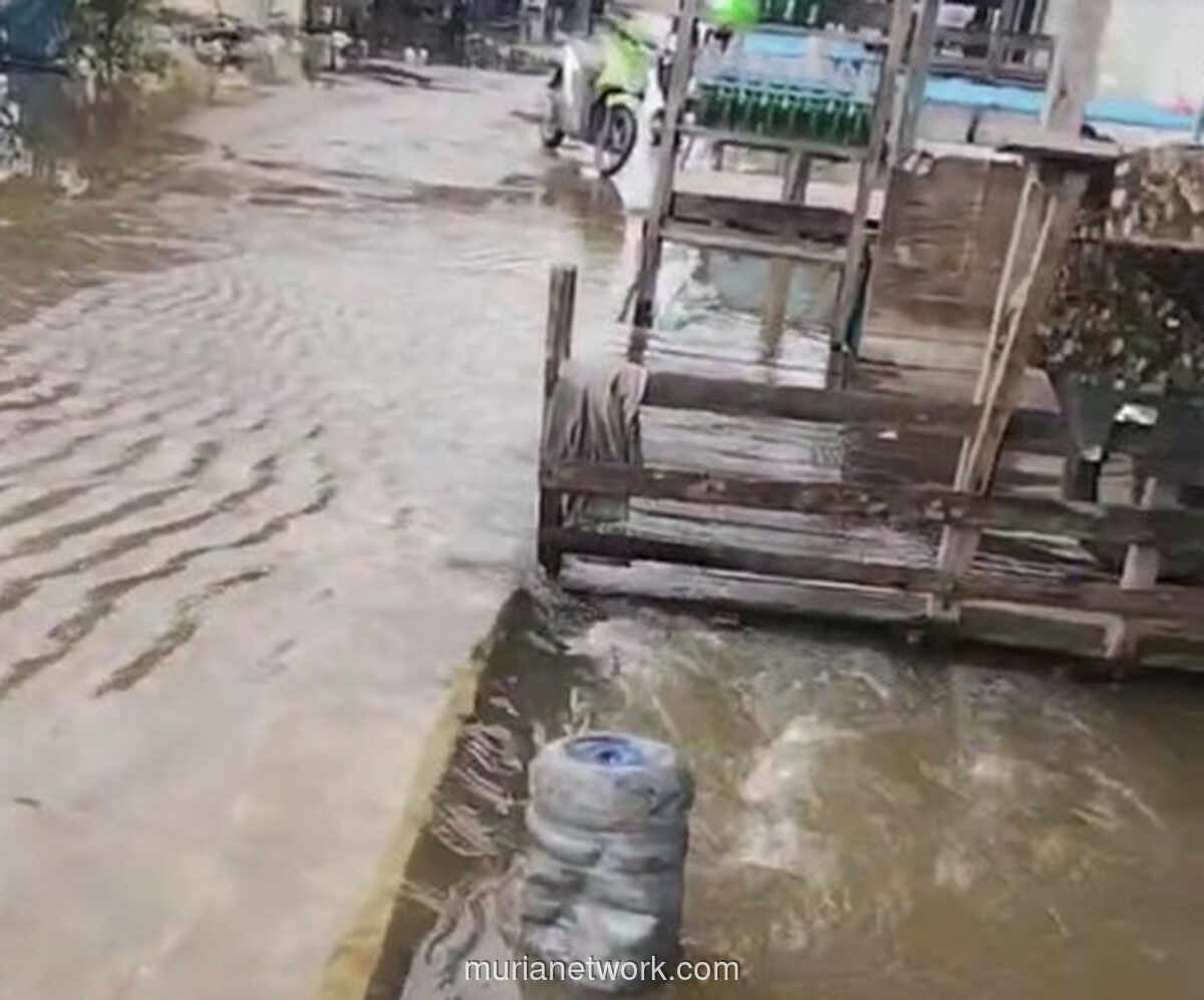 Warga Batu Ampar Terjebak Rob, Jalan Penghubung Lumpuh Lagi