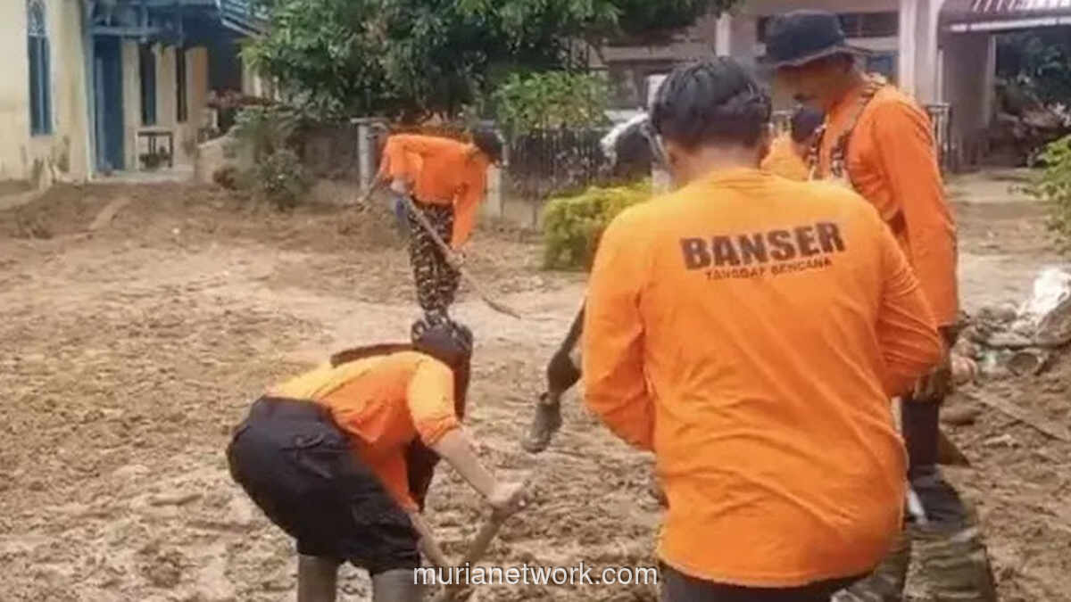 Banser Bersihkan Gereja dan Masjid di Tengah Duka Banjir Sumut
