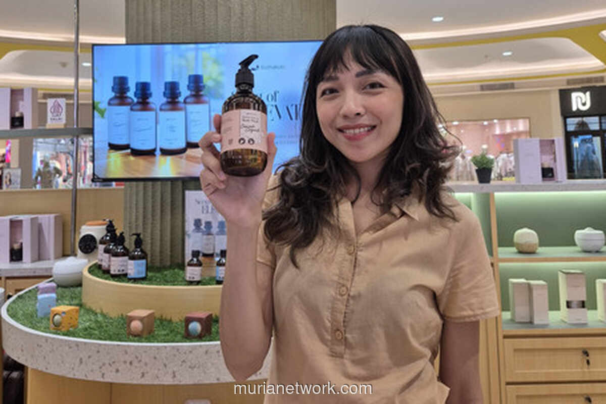 Uwibama Ungkap Rahasia Mood Hariannya dengan Dua Aroma Favorit