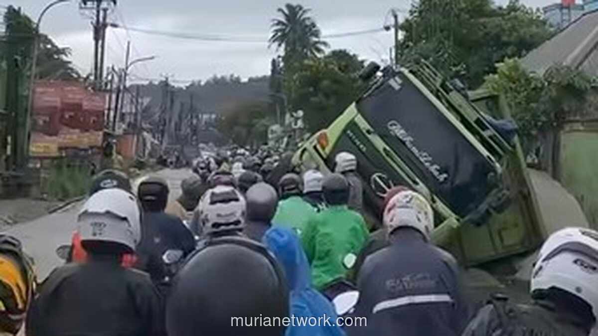 Truk Ambles di Sentul, Lalu Lintas Babakan Madang Lumpuh Total