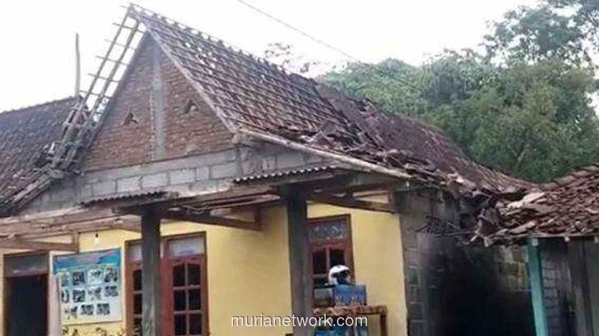 Boyolali Diguncang Angin Puting Beliung, Puluhan Atap Rumah dan Tempat Ibadah Terbang