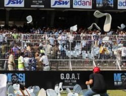 Kursi Beterbangan di Kolkata, Amarah Fans Messi Meledak Usai Penampilan Singkat