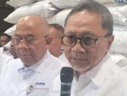 Zulkifli Hasan Buka Suara: Gotong Beras Bukan Pencitraan, Ini Kebiasaan Sejak Kecil