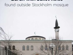 Mushaf Berlubang Peluru Ditemukan Gantung di Pagar Masjid Stockholm