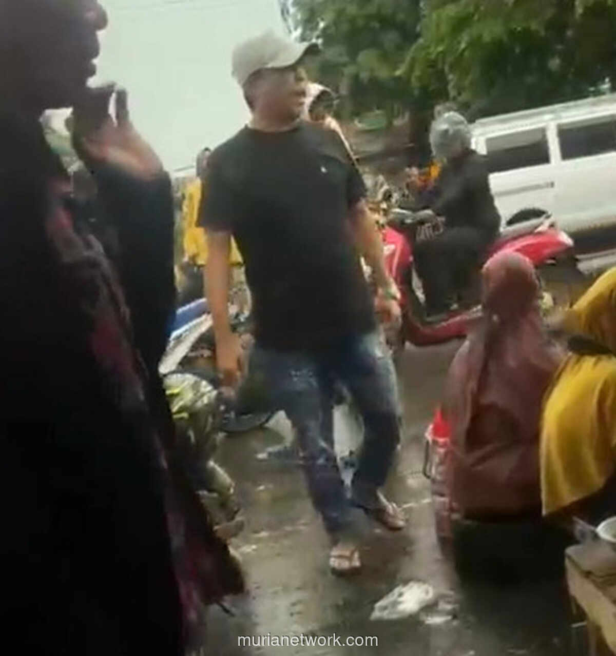 Tersangka Penusukan Bebas, Intimidasi Pedagang di Pasar Lemabang Viral