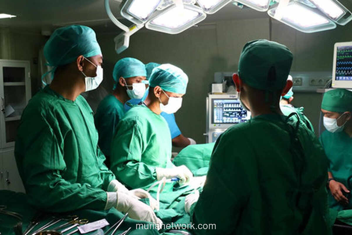 KRI dr. Radjiman Wedyodiningrat Jalani Misi Kemanusiaan: Operasi Darurat hingga Bantu Logistik di Sibolga