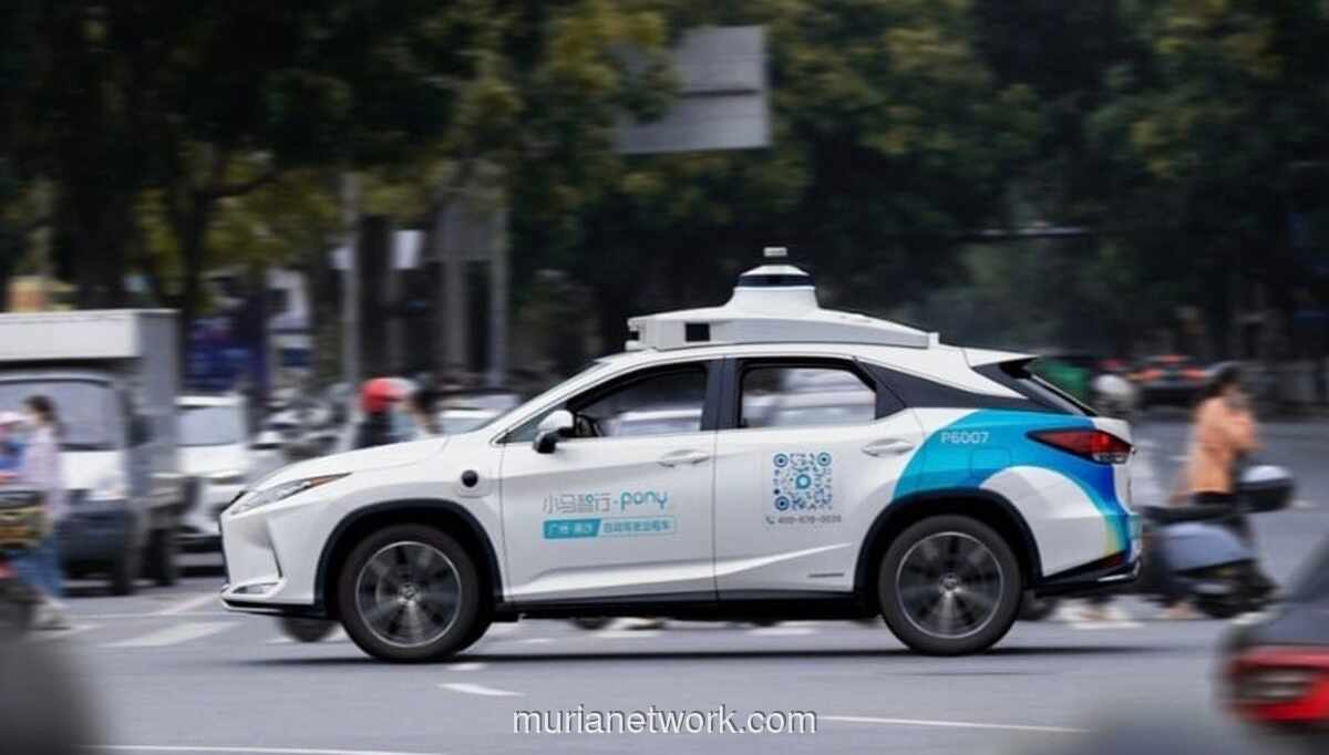 Robotaxi Hello Tabrak Pejalan Hingga Terjebak di Kolong Mobil