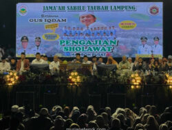 Ribuan Jemaah Padati Lapangan, Bupati Serukan Persatuan di Pengajian Akbar