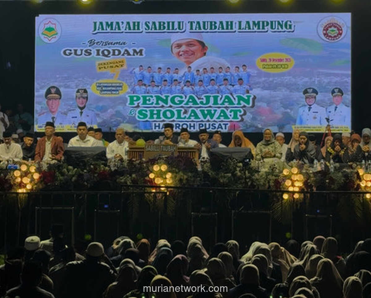 Ribuan Jemaah Padati Lapangan, Bupati Serukan Persatuan di Pengajian Akbar