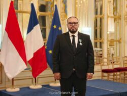 Joko Anwar Dikukuhkan Prancis sebagai Ksatria Seni dan Sastra