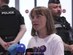 Greta Thunberg Ditahan Polisi London Usai Bawa Plakat Dukungan untuk Palestina