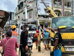 Brimob Kawal Tim PLN Pulihkan Listrik di Genangan Aceh Tamiang