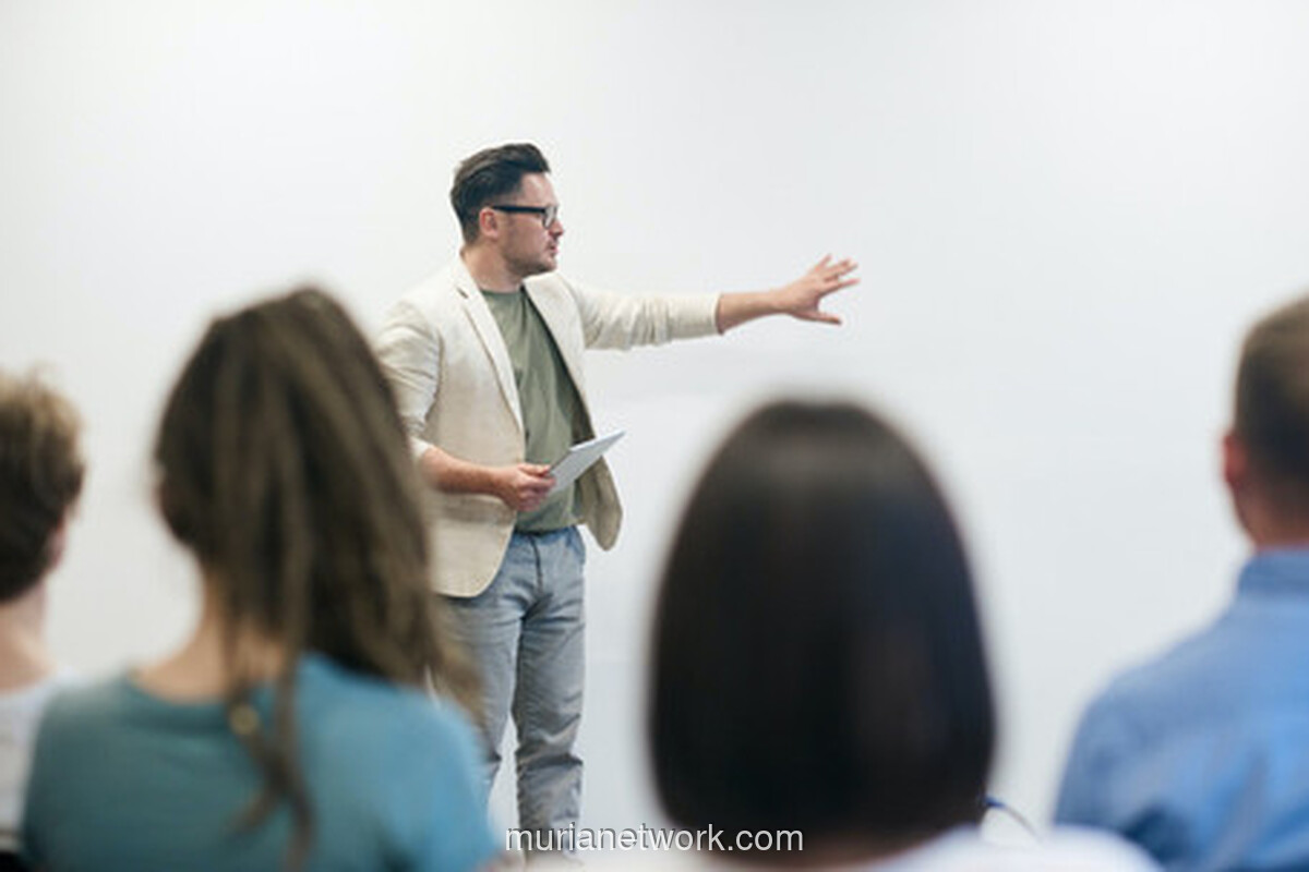 Ironi Dosen: Gelar Bergengsi, Hidup dalam Ketidakpastian