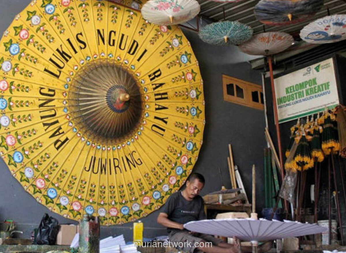 Ngadiyakur dan Payung Lukis: Menjaga Napas Tradisi di Desa Juwiring