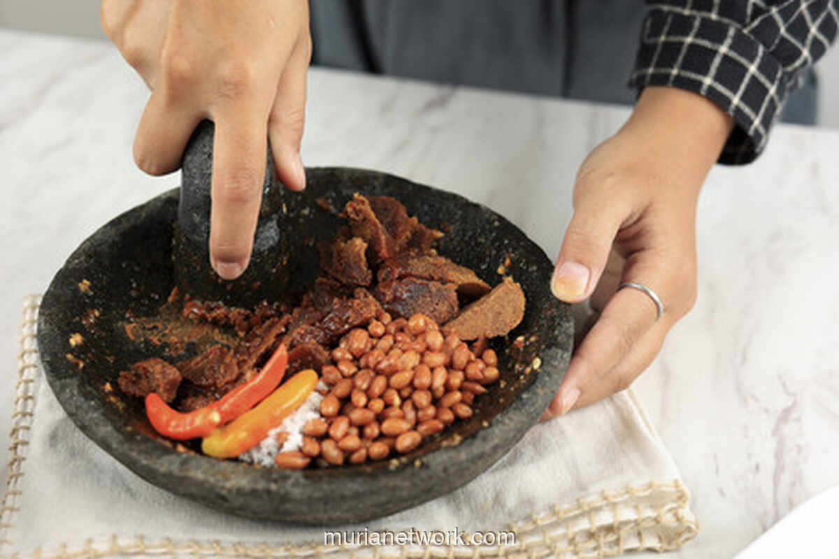 Ulekan Batu vs Blender: Chef Ungkap Rahasia Rasa yang Terjaga