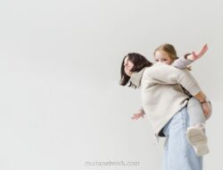 Mimpi Ibu: Pesan Batin di Balik Kehangatan dan Senyumnya