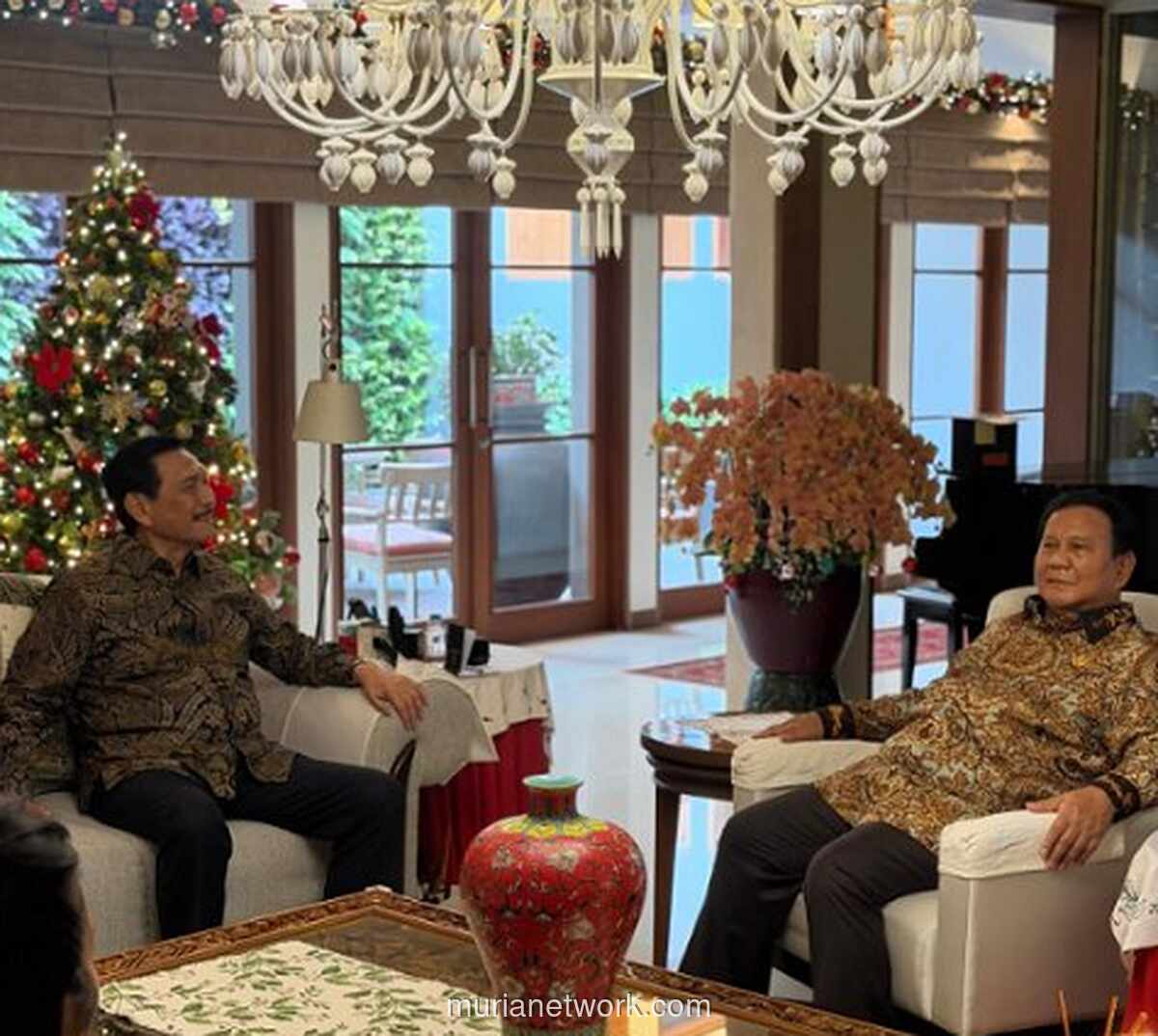 Prabowo Sambangi Luhut di Hari Natal, Bahas Tarif Dagang AS hingga Bencana Sumatera