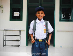 Topi Robek dan Mimpi Lebaran Albert, Bocah Pala yang Kini Punya Harapan Baru